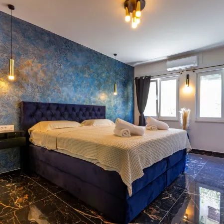 Luxury Hedone Apartment Near the Bridge with Private Spa Zone