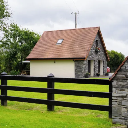 Limavady Cherry Tree Apartment, Sleeps 2 & Parking