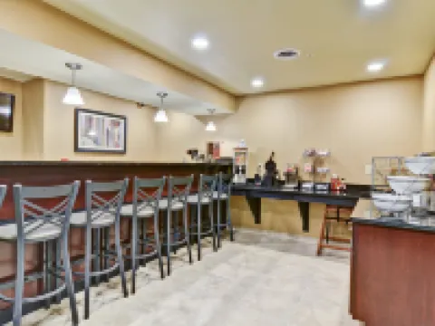 Cobblestone Inn & Suites - Ambridge Hotels in Beaver County