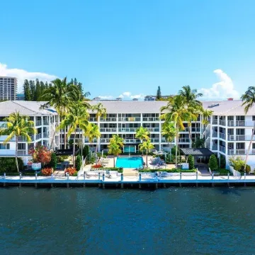 Modern Coastal 2Br on Intracoastal • Walk to Beach