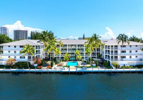 Coastal Escape • Walk to Beach • Gym •  Pool • Hot Tub