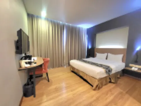 洛克西酒店-第三英里