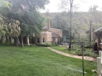 Mt. Vernon Ranch House near Red Rocks and Colorado Mountains, skiing. Est 1860 紅石劇場附近的飯店