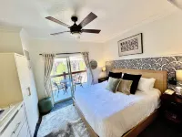 CANYONS VILLAGE SKI IN OUT - 1 bdrm condo, VIEWS, steam shower, steps to GONDOLA Hôtels à proximité de : Timberline