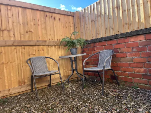 Central Ellesmere -Sleeps2 - Parking - PetFriendly Hotels in Ellesmere