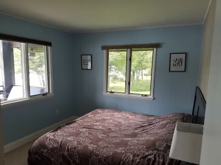 Chalet Ripple-Lake Harmony- Lakefront- 5 Bedroom 3.5 bath- near Restaurants/Bars