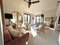 La Casa del Perro Rosa, Cancún Downtown