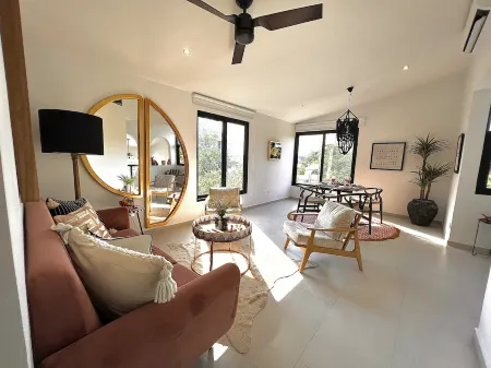 La Casa del Perro Rosa, Cancún Downtown Отели рядом с достопримечательностью «Catedral de la Santisima Trinidad»