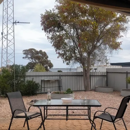 Well equipped family holiday house. Close to the beach, shops and playgrounds. Отели в г. Уоллару