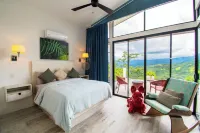 Peaceful villa, 3 bdrs with amazing mountain views!