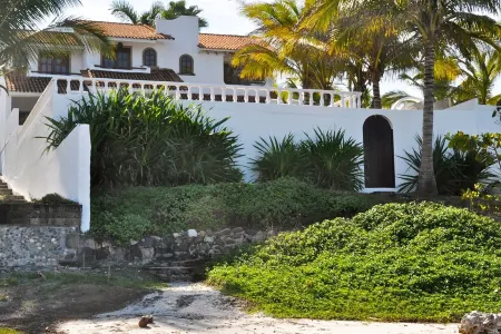 Casa Serena - Stunning Beachfront Villa Near Four Seasons Отели рядом с достопримечательностью «Playa punta mita»