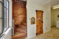 Cozy retreat, newly renovated with loft, hot tub, creek access, pet friendly