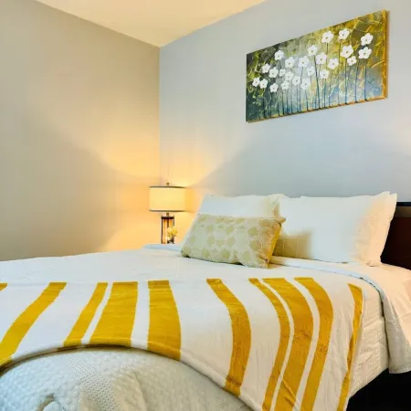 Cozy apartment in superb Monroeville with fitness room, WiFi, AC