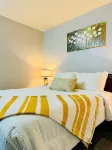 Cozy apartment in superb Monroeville with fitness room, WiFi, AC