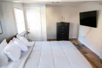 Comfy with Free Parking, 2 beds Near Airport, Park/Hospital!