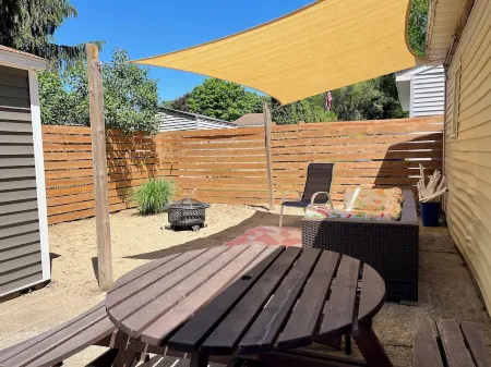 The Beech House - Inground Pool Fun for Everyone! Отели рядом с достопримечательностью «Парк Лемери»