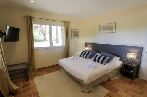 Air-conditioned stone villa with heated pool + town center parking space