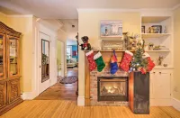 1860 6 Bedroom Farmhouse with Hot Tub Close to Sunday River Các khách sạn ở Rumford