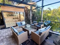 6 Bedroom Gorgeous Waterfront Home With dock, panorama waterview, walk to beach,