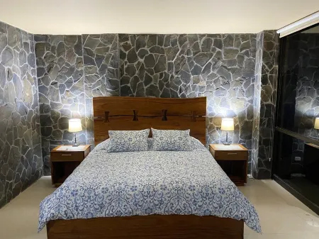 Best View in Samara! 4BR/3.5BTH. Walk to the beach or town.