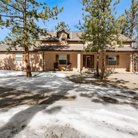 La Hacienda BV: Family-friendly cabin nestled on 2 acres in the woods