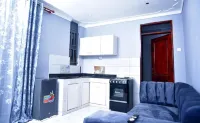 Cozy 1-bedroom apartment with WiFi , cleaning in lovely Munyonyo Kibiri