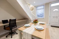 Cosy House in Runcorn: Perfect for Families & Business Travelers! Free Parking Hotels in Runcorn