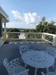4Br, 5Bath, 5 minutes to Beach AC Home