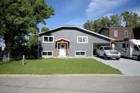 Modern 4-Bedroom Close to the Ski Hill