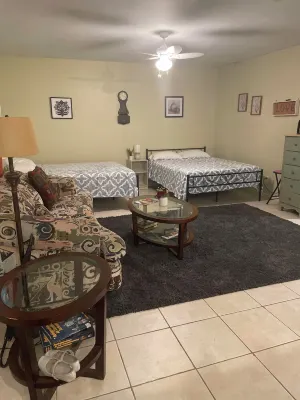 Delightful Atlanta family- sized apt. Sleeps 6 & pet friendly.