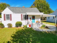 Sweet Retreat at Thel's Place Hotels near Boone's Antiques