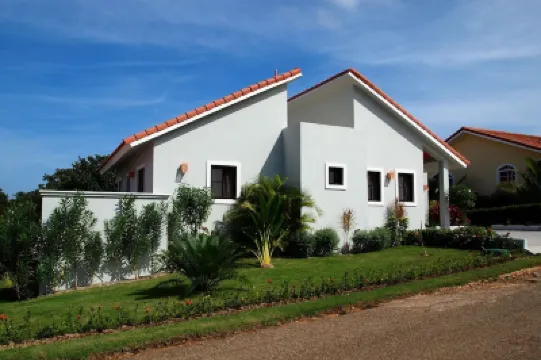 Modern luxury 4BR Sosua Villa, sea view, pool, jacuzzi, walk to beaches, town Hotels in 
