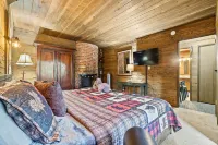 Shaver Wood Forrest-Smokey Tree Hotels in Shaver Lake