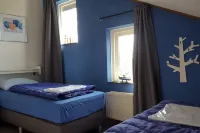 Bungalow for 6 persons with 2 bathrooms, free internet, near dunes and beach