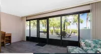 Completely Remodeled: Relax on Lemon Bay or walk to Manasota Key Beach in 8 min.