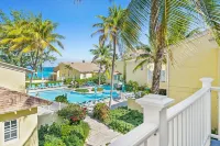 Beachfront Resort Condo, Walk to Atlantis - 2-Star