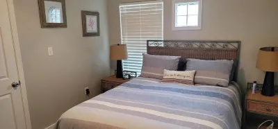 Recently remodeled - Walking distance to the Beach - Pet friendlySTR22-00196
