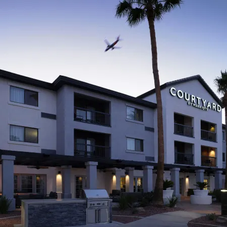 Courtyard Las Vegas Henderson/Green Valley Отели рядом с достопримечательностью «Боулдер-Стрип»