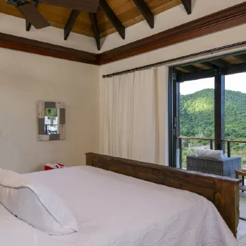 Walk to world famous Maho Bay! Privacy, views, pool, 4 equal king size bedrooms.