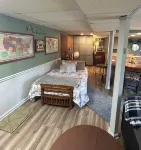 Private Lower Apt & Short Term Stay-Dog Friendly!!