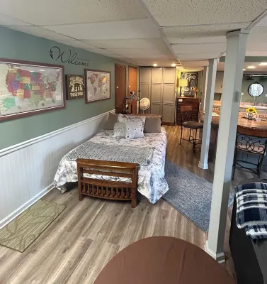 Private Lower Apt & Short Term Stay-Dog Friendly!!