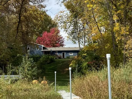 Lake front-Fishing-Snowmobile Trails Nearby!