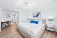 Peaceful - 4 bdrm home with fast WIFI free parking