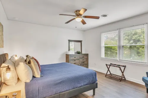 4BR Stay: Pet-Friendly, Sunroom, Fence & Fire Pit Hotels in Wade Hampton