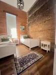 2 Bdrm/2 Bath Corner Penthouse Suite for 6, Steps to the Cruises & the Strand!