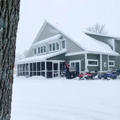 Brand NEW 4 Bedroom Lakefront Villa @ Lake Darling Resort Hotels in Douglas County