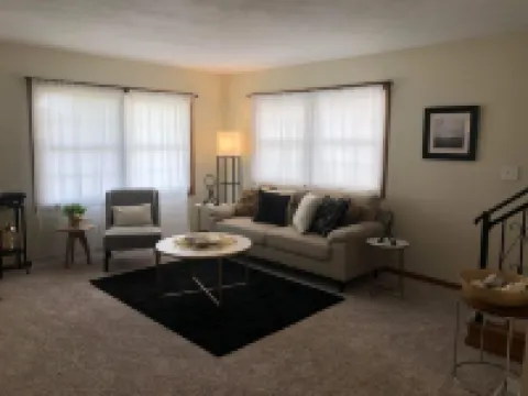 Cozy 2-Bedroom Apartment - Close To It All!