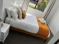 Family Home close to town. wifi-linen included Hotels in Alexandra