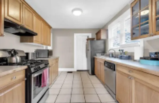 Southern Comfort Bungalow 15 Mins to Downtown+ Parking