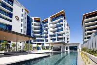 3BR Lux Beachfront Escape - Pool Gym King bed